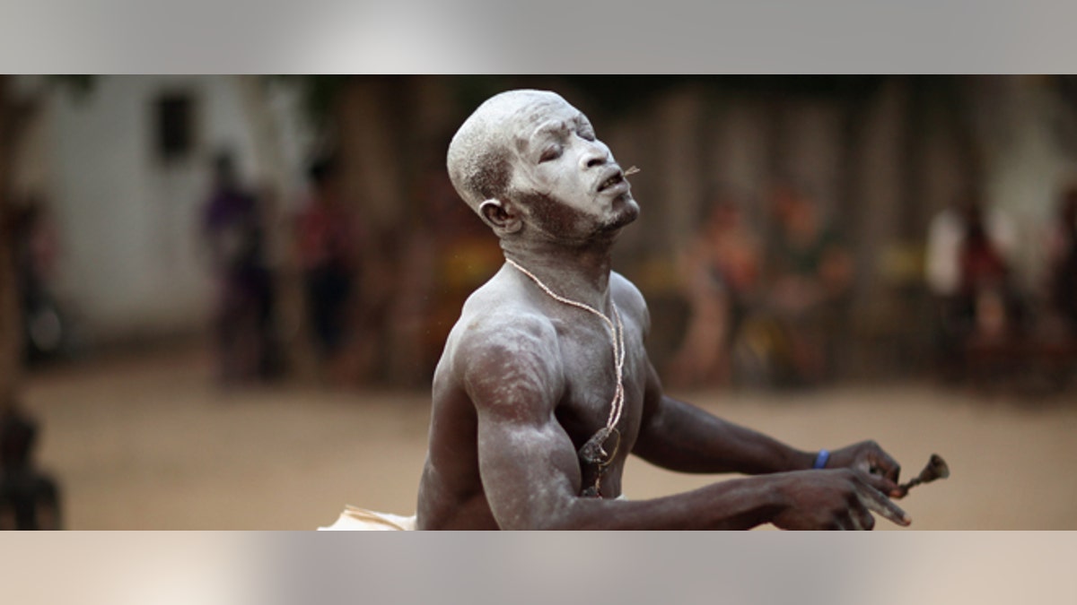 Santeros dari Kuba mengatakan Hugo Chavez harus meminta bantuan mereka