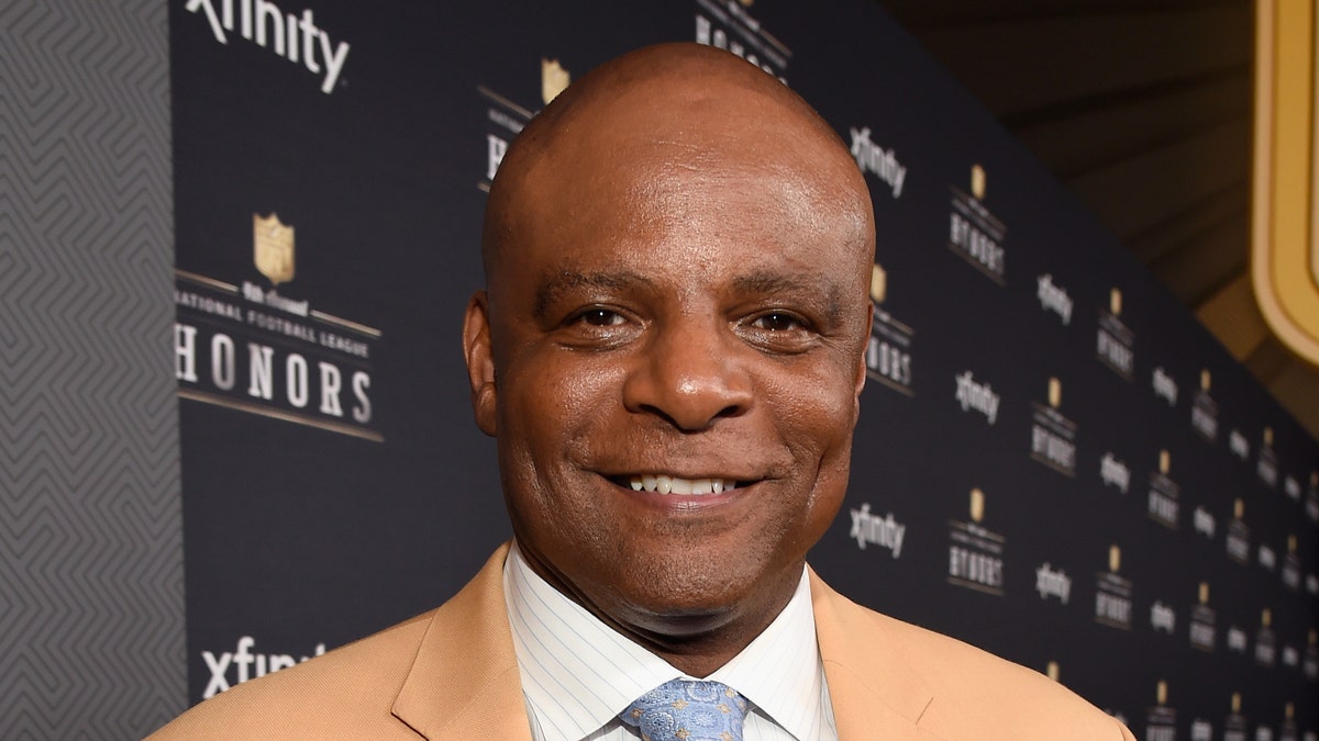 PHOENIX, AZ - JANUARY 31:  Retired NFL player Warren Moon attends the 4th Annual NFL Honors at Phoenix Convention Center on January 31, 2015 in Phoenix, Arizona.  (Photo by Kevin Mazur/WireImage)