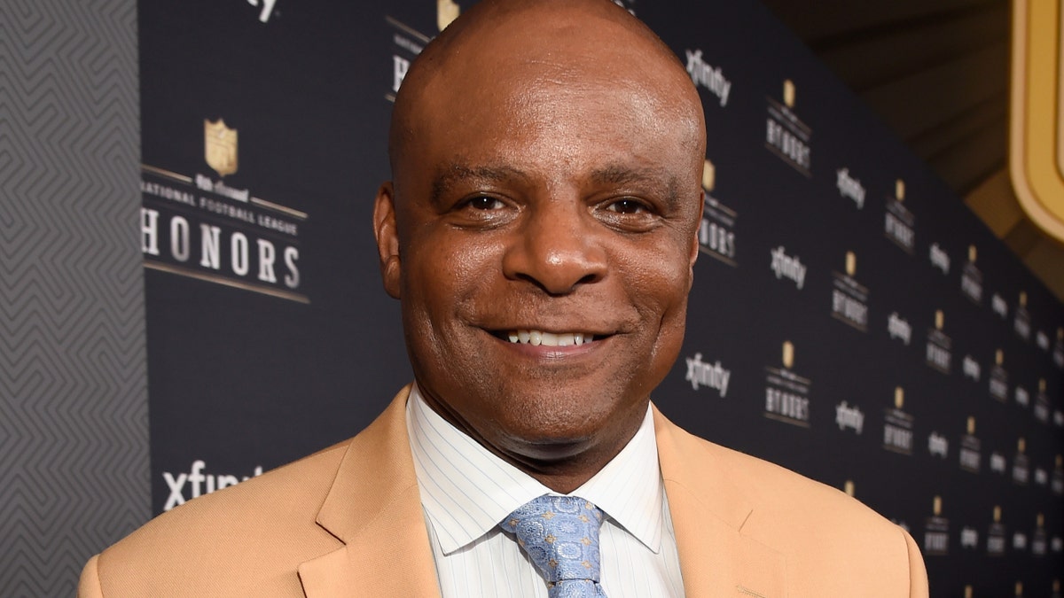 PHOENIX, AZ - JANUARY 31:  Retired NFL player Warren Moon attends the 4th Annual NFL Honors at Phoenix Convention Center on January 31, 2015 in Phoenix, Arizona.  (Photo by Kevin Mazur/WireImage)