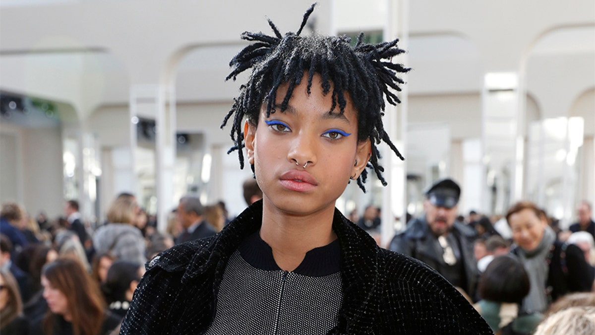 Singer Willow Smith poses before attending the Chanel Fall/Winter 2016/2017 women's ready-to-wear collection show in Paris, France, March 8, 2016.  REUTERS/Benoit Tessier - D1AESRHYUOAB