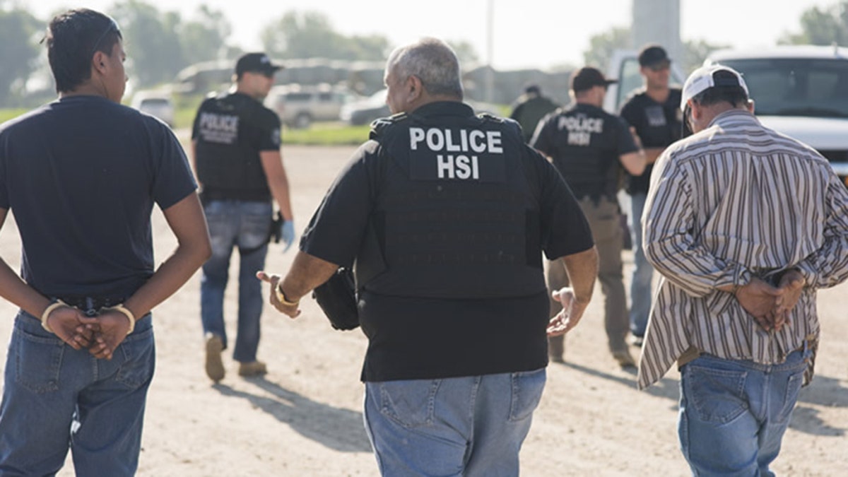 bee4da27-ICE executes federal search warrants in Nebraska, Minnesota and Nevada