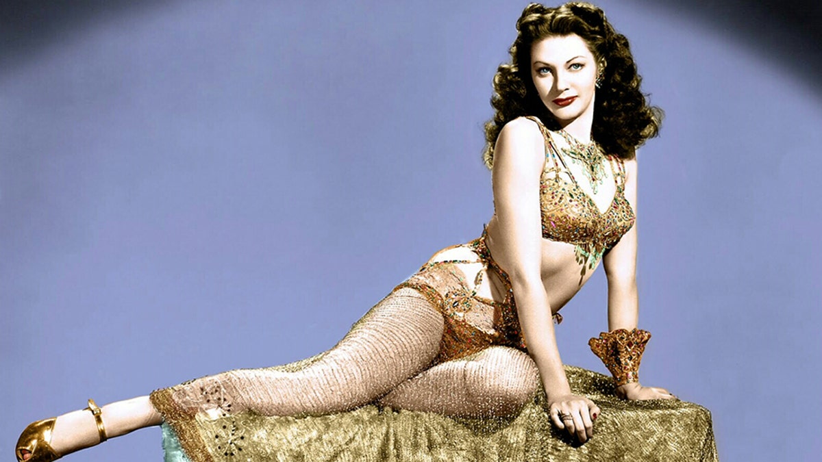 Yvonne de Carlo 01