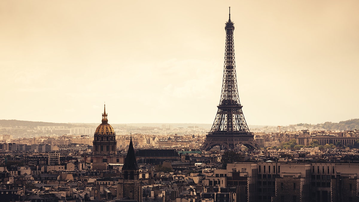 a266c50b-paris istock