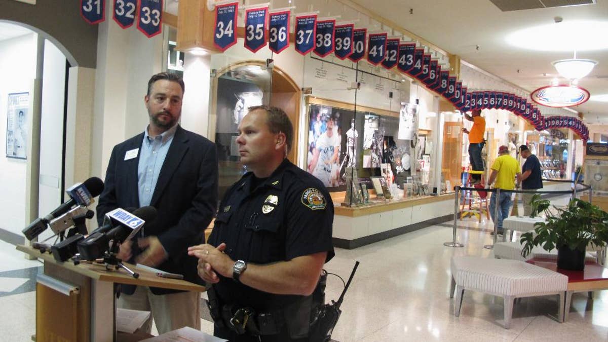 Penghargaan dicuri dari Museum Roger Maris