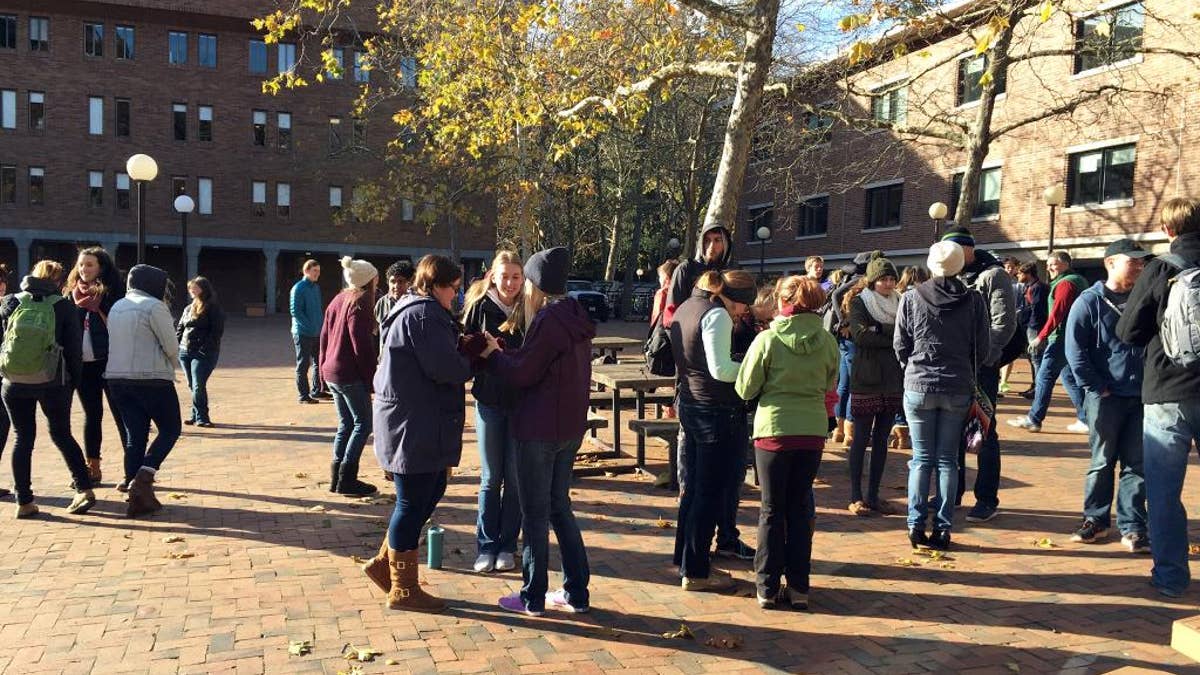 Pos Mahasiswa Jaminan dalam kasus ancaman perlombaan Washington College, para pejabat melarangnya dari kampus