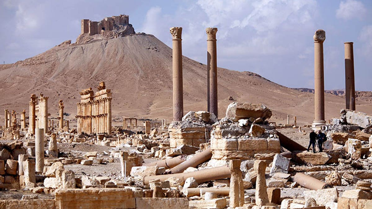 A general view shows ruins in the historic city of Palmyra, Syria March 4, 2017. REUTERS/Omar Sanadiki TPX IMAGES OF THE DAY - RC115DF15DE0