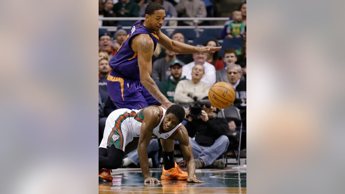 caa04157-Suns Bucks Basketball