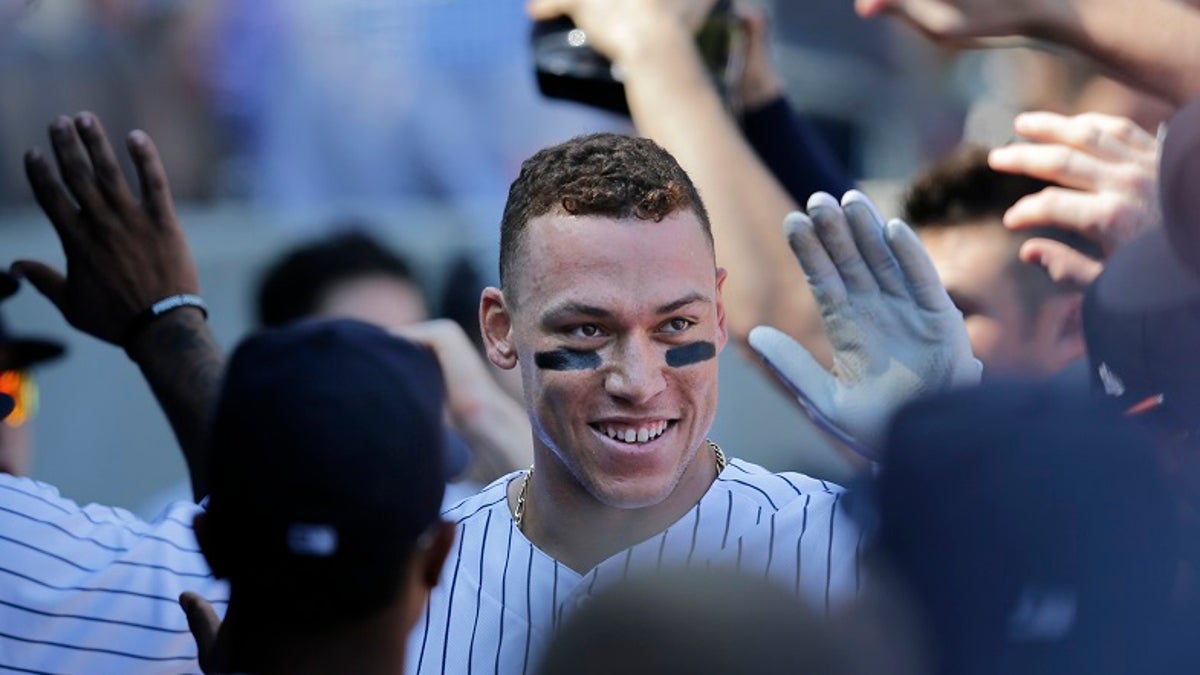 Mark McGwire Congratulates Aaron Judge on Breaking His Rookie HR