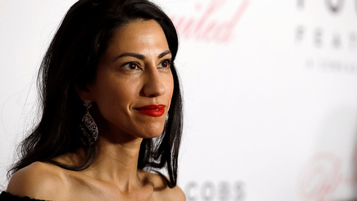 Huma Abedin attends 'The Beguiled' screening in New York City, U.S. June 22, 2017. REUTERS/Brendan McDermid - RC128BA19EF0