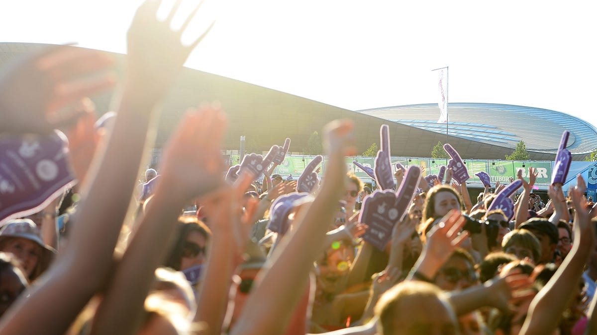 174117438GS155_Go_Local_Con