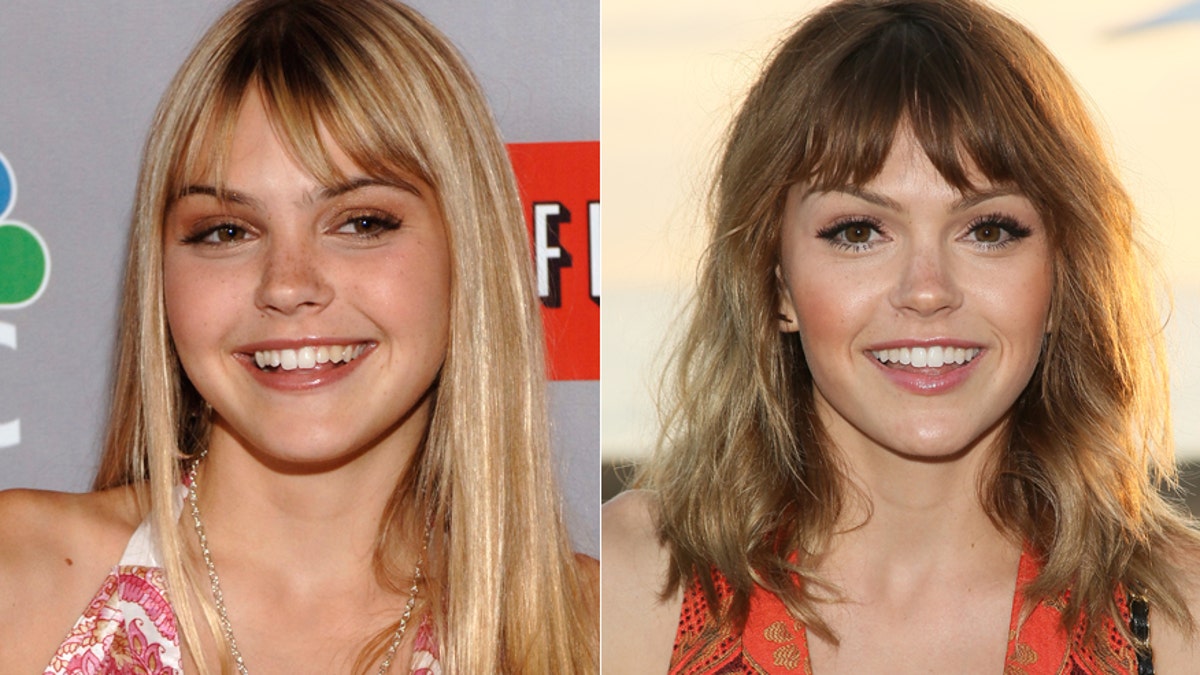 Aimee Teegarden split retuers/handout