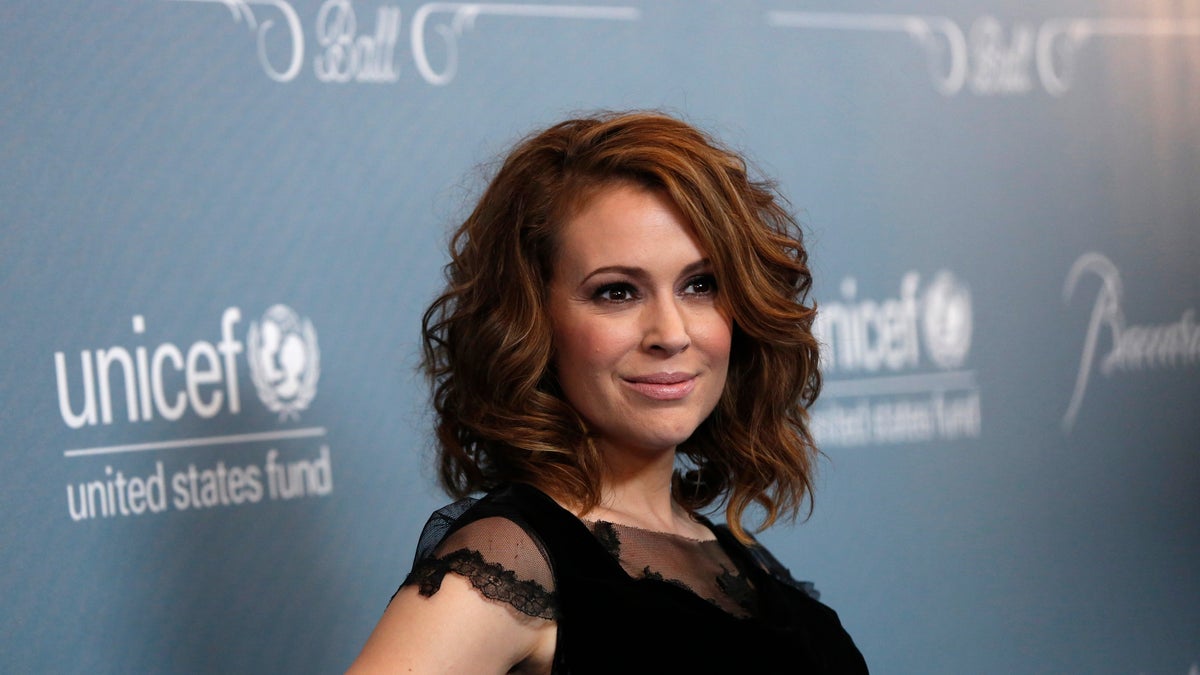 Actress Alyssa Milano poses at the UNICEF Ball fundraising gala in Beverly Hills, California January 14, 2014.  REUTERS/Mario Anzuoni  (UNITED STATES - Tags: ENTERTAINMENT) - RTX17EN7