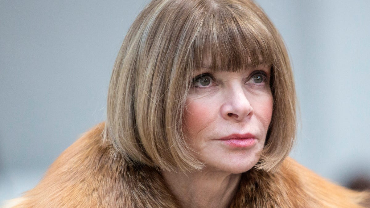 American Vogue Editor-In-Chief Anna Wintour attends the Derek Lam Fall/Winter 2015 collection during New York Fashion Week February 15, 2015. REUTERS/Andrew Kelly (UNITED STATES - Tags: FASHION SOCIETY HEADSHOT MEDIA) - RTR4PP4T