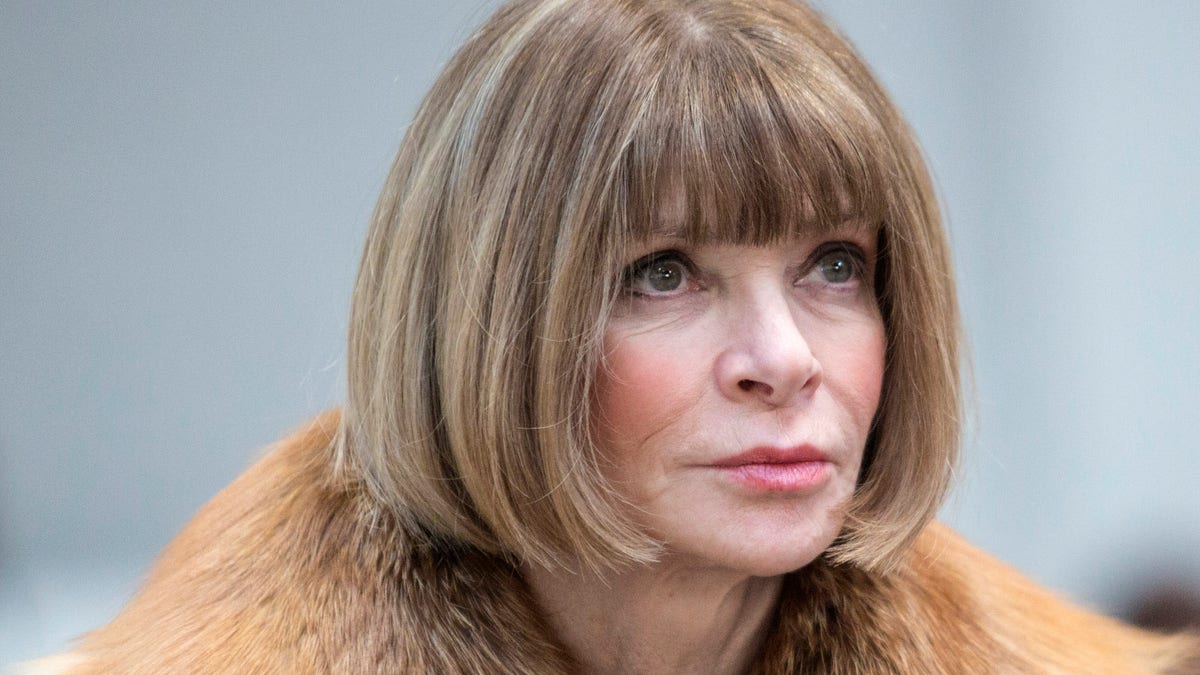 American Vogue Editor-In-Chief Anna Wintour attends the Derek Lam Fall/Winter 2015 collection during New York Fashion Week February 15, 2015. REUTERS/Andrew Kelly (UNITED STATES - Tags: FASHION SOCIETY HEADSHOT MEDIA) - RTR4PP4T