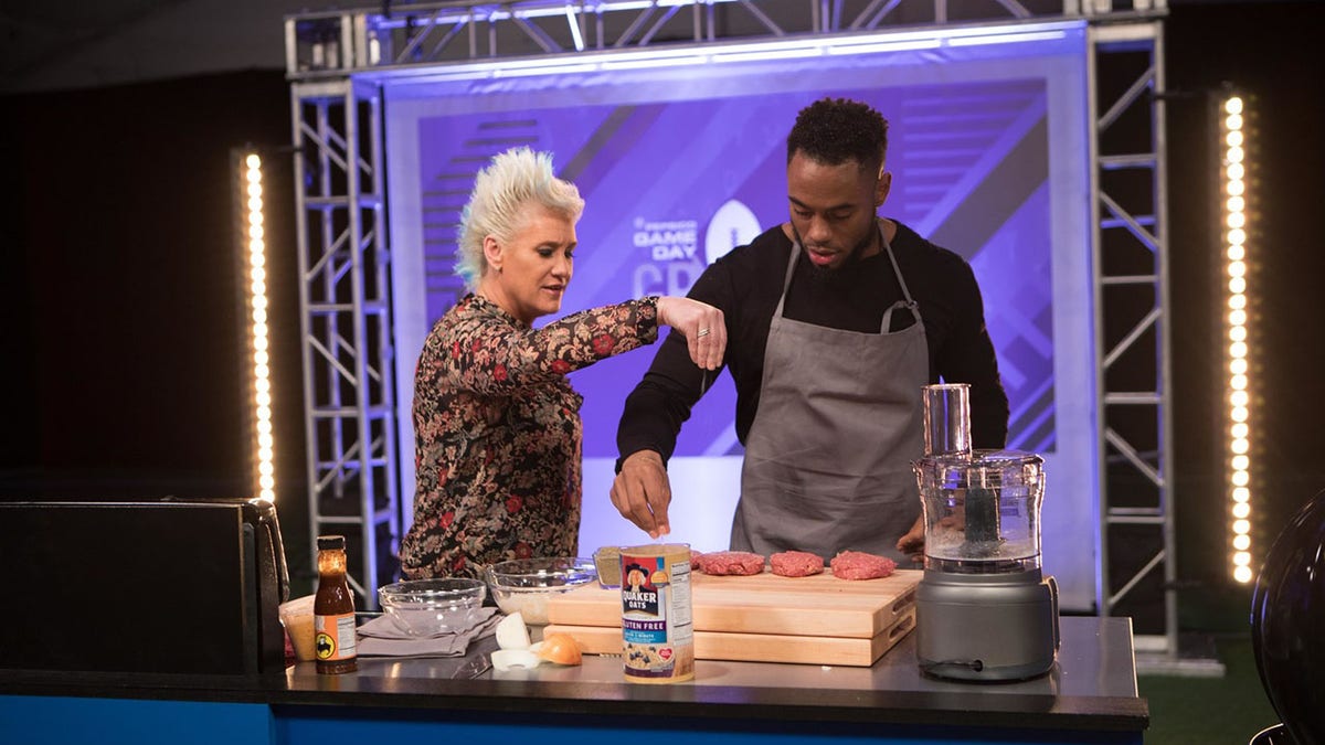 Chef Anne Burrell and Former Athlete Rashad Jennings in the kitchen for PepsiCoâs Game Day Grub Match (PRNewsfoto/PepsiCo)