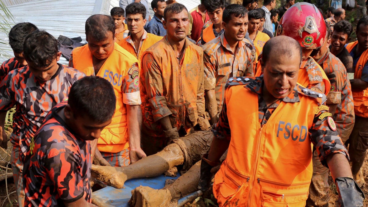 Bangladesh mudslide 1