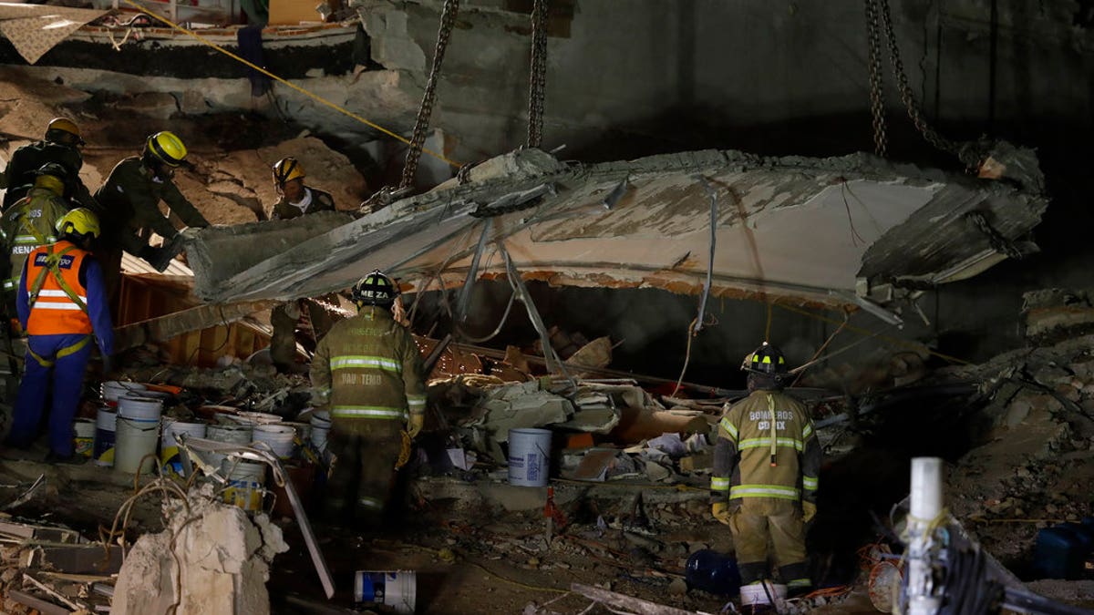Setelah gempa bumi, Meksiko memberikan harapan bagi mereka yang terjebak di bawah reruntuhan: ‘Tidak menyerah’