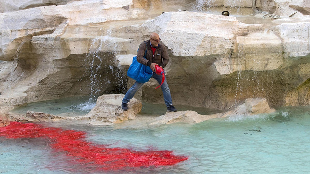 2242a7ee-Trevi red