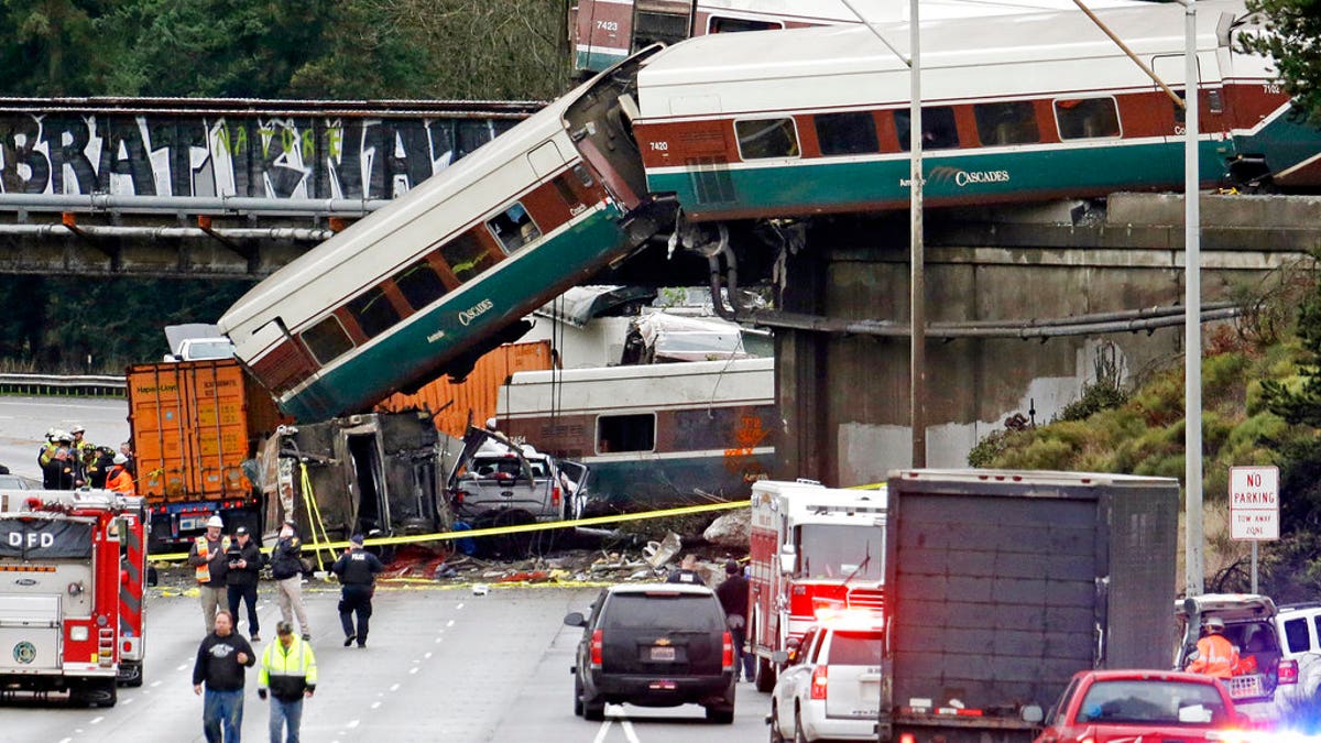 0a89c077-amtrak train derailment