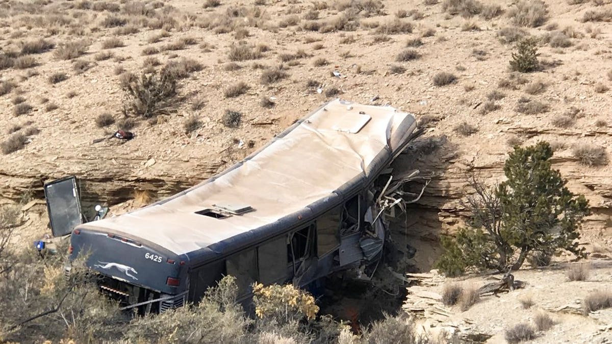 5a9eeb27-greyhound bus crash