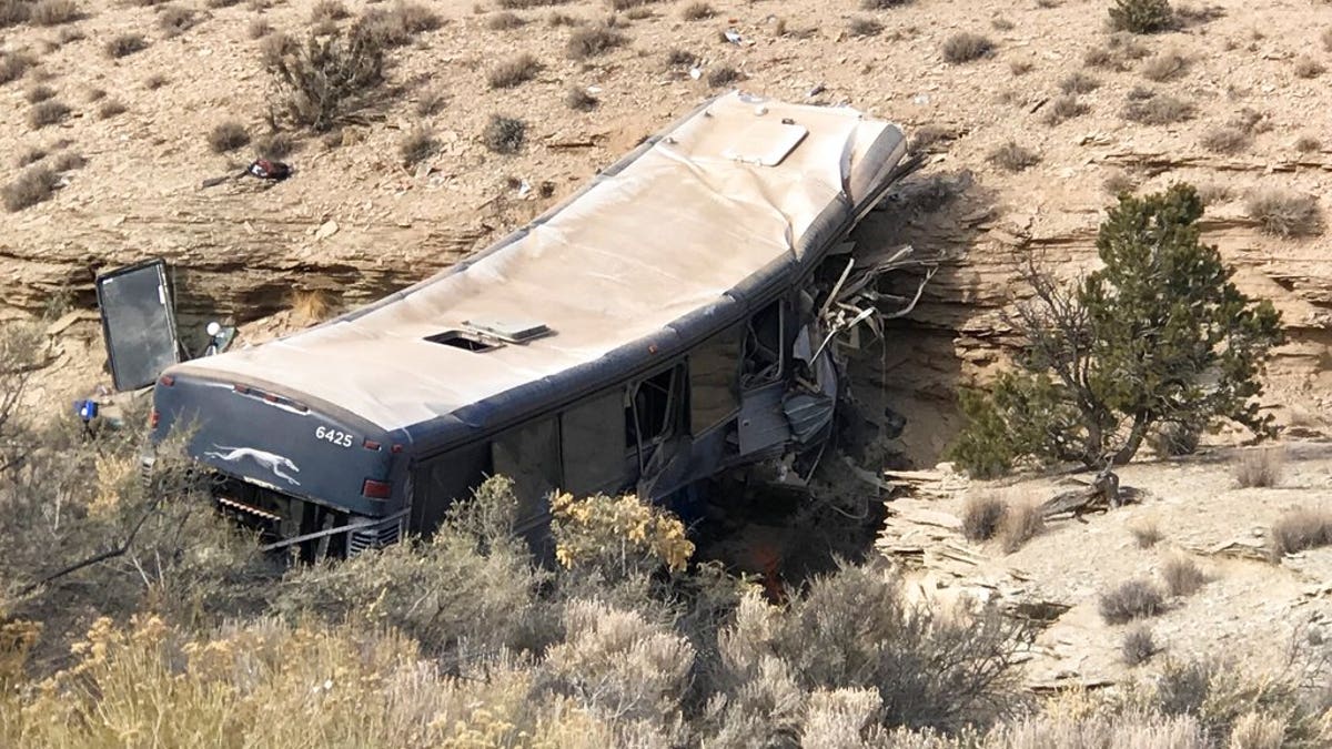 5a9eeb27-greyhound bus crash