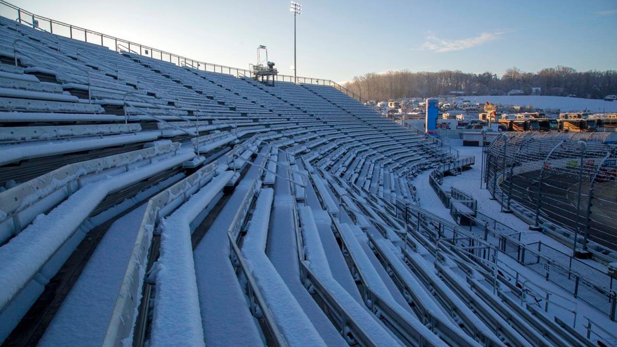 17d30278-nascar snow