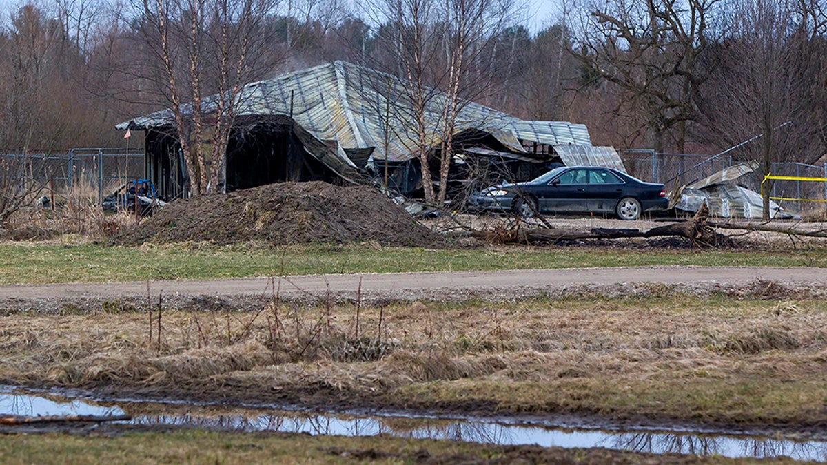 a7224c65-Michigan kennel fire