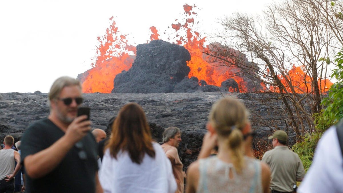 d2533dbe-hawaii lava