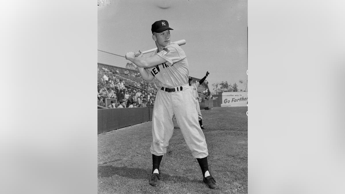 Mickey Mantle jersey, 1952 card top $9 million in Heritage Summer