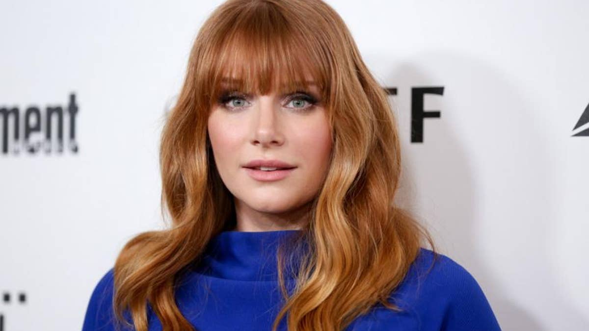 Bryce Dallas Howard accomplishes 'dream,' graduates college after enrolling in 1999: '21 years in the making' | Fox News Bryce Dallas Howard accomplishes 'dream,' graduates college after enrolling in 1999: '21 years in the making' | Fox News
