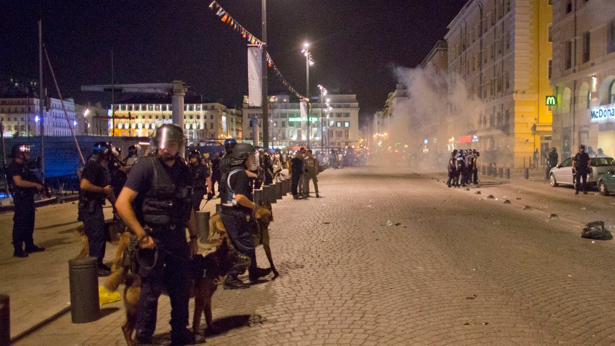 france tear gas 610