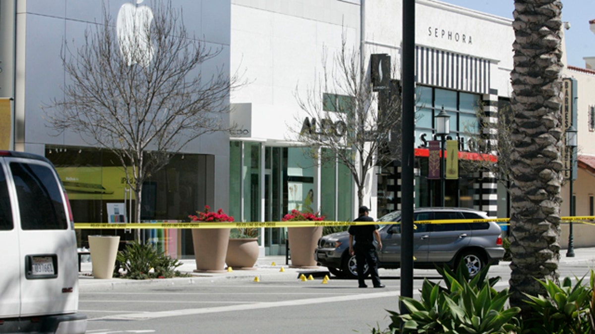 Apple Store Shootout