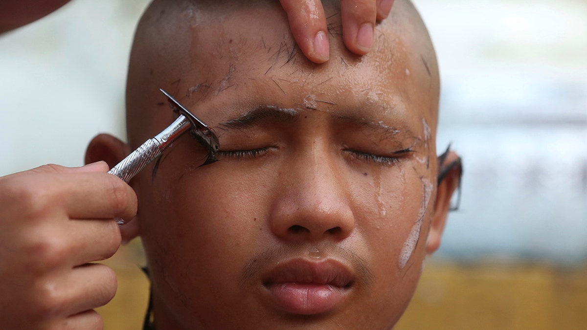 thai boys shave 2