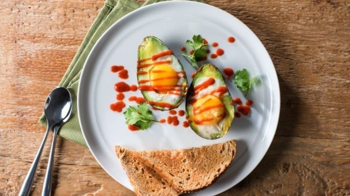 avocado baked eggs aeb