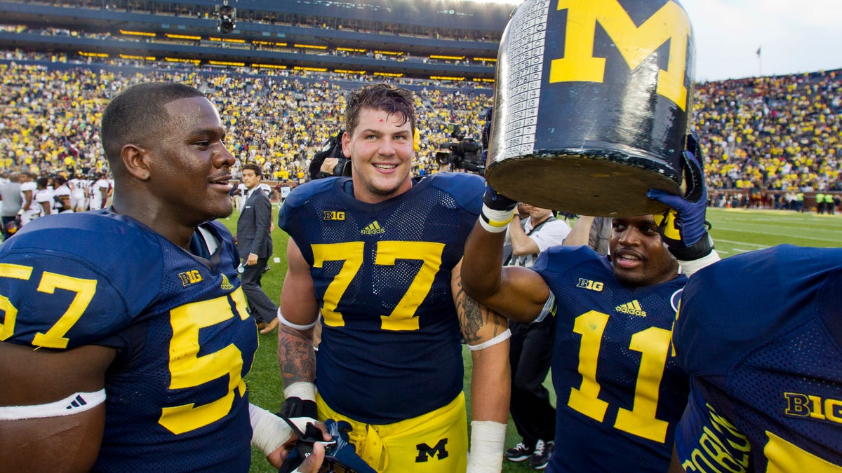 5f2f95d7-Minnesota Michigan Football