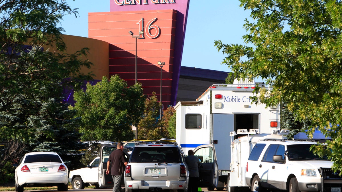 Garis waktu kejadian: Bagaimana rumah sakit Aurora menangani pembantaian film hari Jumat