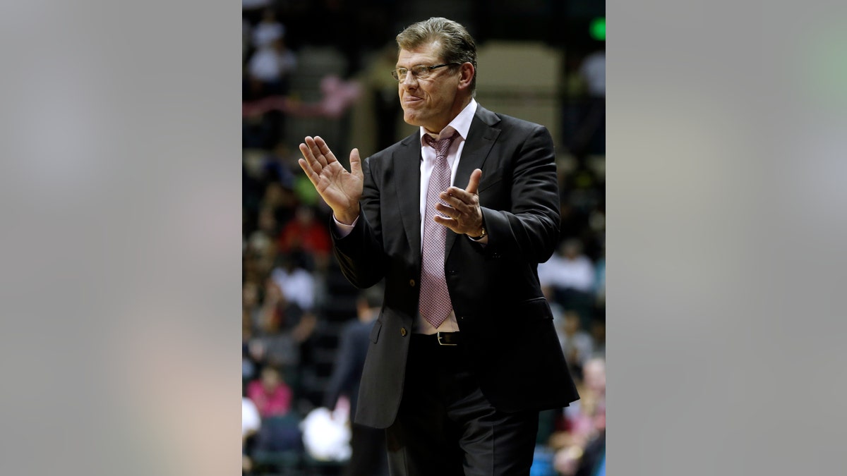 Surat Suara: UConn masih mencapai nomor 1 sebagai kemenangan beruntun 32; Rutgers memasuki jajak pendapat