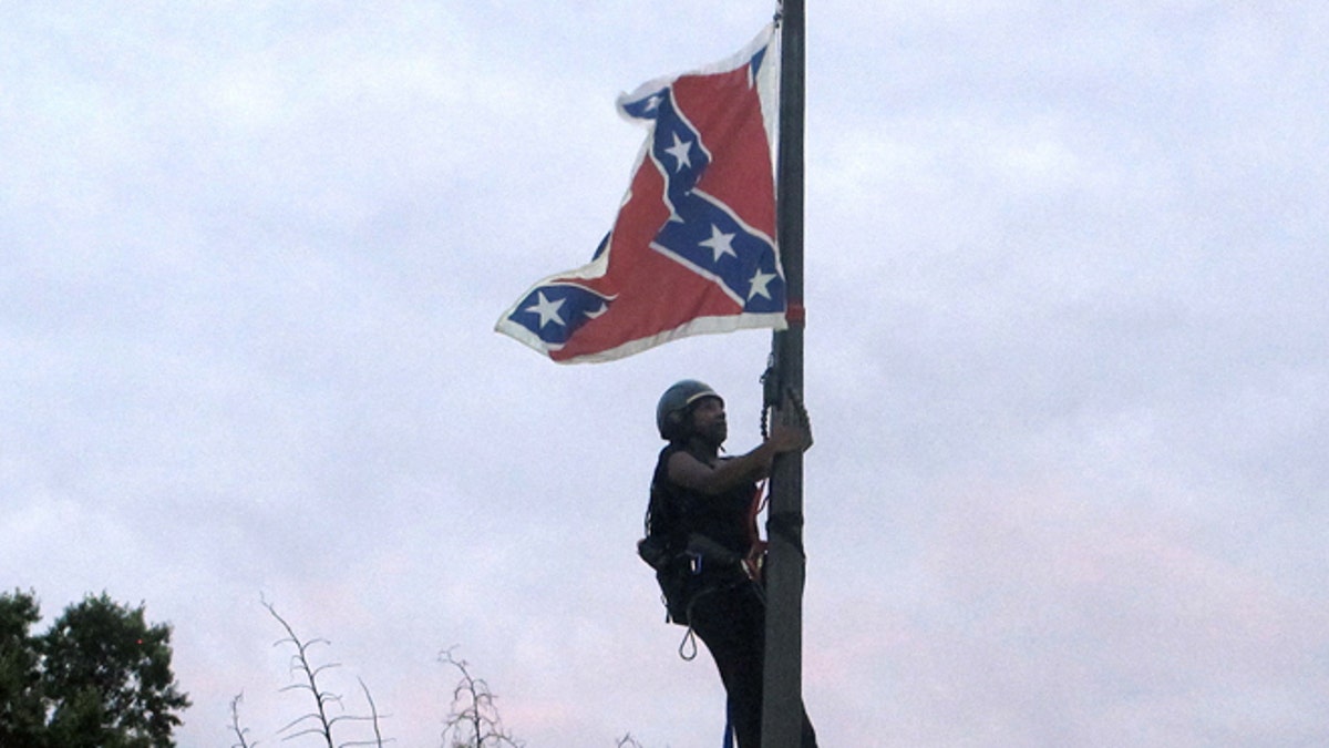b5244b35-Charleston Shooting Confederate Flag