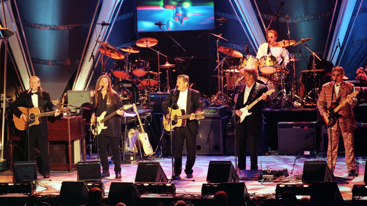 The Eagles perform at the band's induction into the Rock and Roll Hall of Fame at the Rock and Roll Hall of Fame Foundation's Thirteenth Annual Induction Dinner at New York's Waldorf Astoria Hotel, January 12. Band members are (L-R) Randy Meisner, Timothy B. Schmidt, Glen Frey, Don Felder, Joe Walsh and Don Henley (rear).ENTERTAINMENT FAME - RTRADZ1