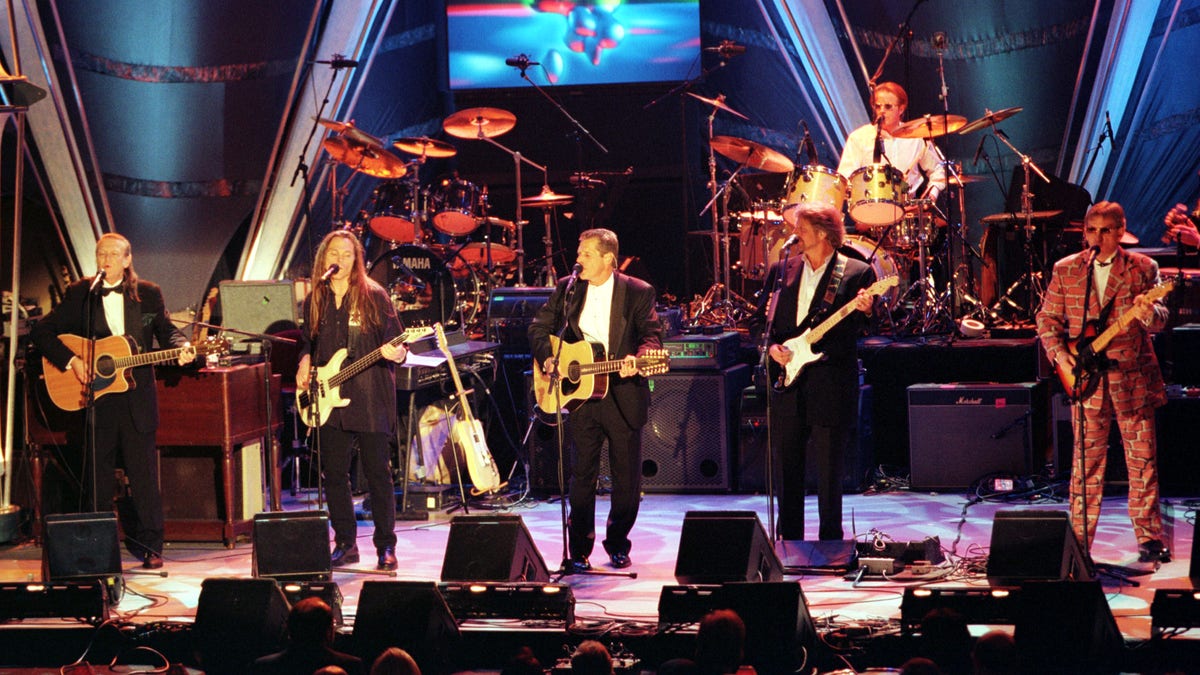 The Eagles perform at the band's induction into the Rock and Roll Hall of Fame at the Rock and Roll Hall of Fame Foundation's Thirteenth Annual Induction Dinner at New York's Waldorf Astoria Hotel, January 12. Band members are (L-R) Randy Meisner, Timothy B. Schmidt, Glen Frey, Don Felder, Joe Walsh and Don Henley (rear).ENTERTAINMENT FAME - RTRADZ1