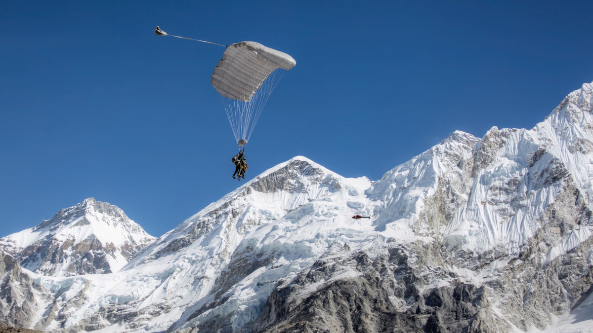 BarrieParachuteTandem