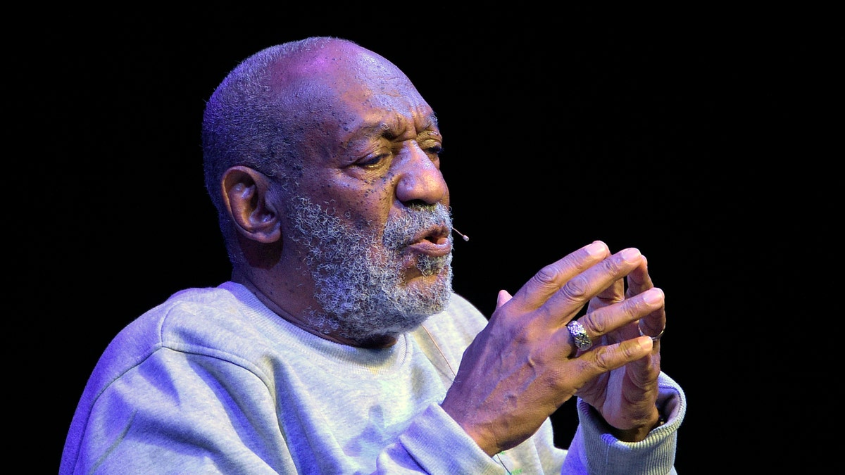 Untuk satu malam di atas panggung, Bill Cosby memperjuangkan dirinya yang dulu