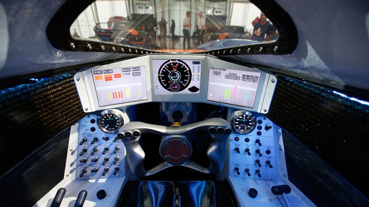 8d7e2d37-Britain Bloodhound Car