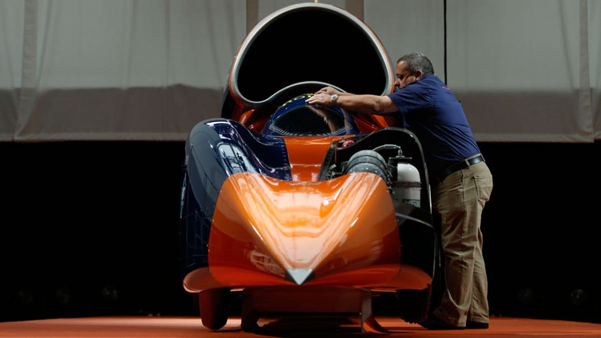 6e85f8b8-Britain Bloodhound Car