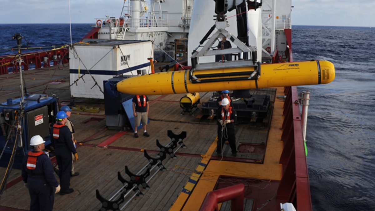 Daerah pencarian jet Malaysia terlalu dalam untuk kapal selam, kata pihak berwenang