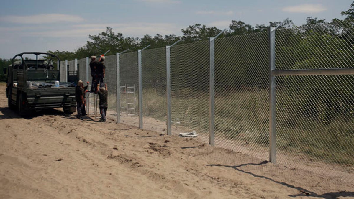 4a052db3-Hungary Anti-Migrant Fence