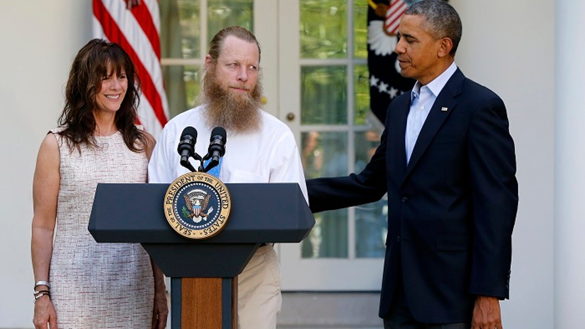 U.S. President Barack Obama (R) watches as Jami Bergdahl (L) and Bob Bergdahl talk about the release of their son, prisoner of war U.S. Army Sergeant Bowe Bergdahl, during a statement in the Rose Garden at the White House in Washington May 31, 2014. Obama, flanked by the parents of Army Sergeant Bowe Bergdahl, a U.S. soldier who is being released after being held for nearly five years by the Taliban, said in the White House Rose Garden on Saturday that the United States has an "ironclad commitment" to bring home its prisoners of war. REUTERS/Jonathan Ernst (UNITED STATES - Tags: POLITICS MILITARY) - GM1EA610J6201