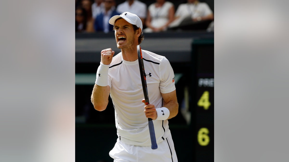 Andy Murray memenangkan gelar Wimbledon kedua