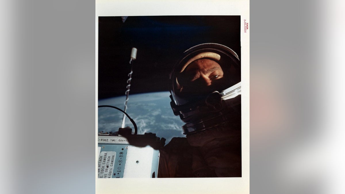 b4871b65-buzz aldrin