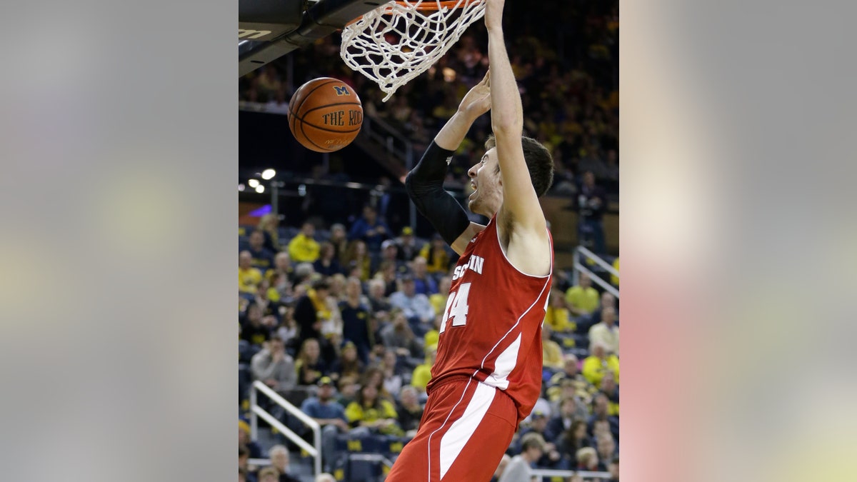 a97bde8f-Wisconsin Michigan Basketball